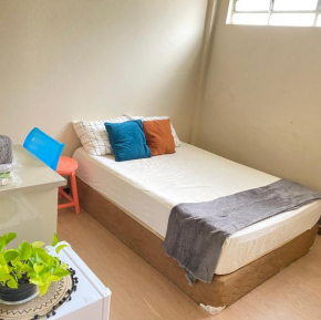 Quarto fresco e aconchegante perto de tudo
